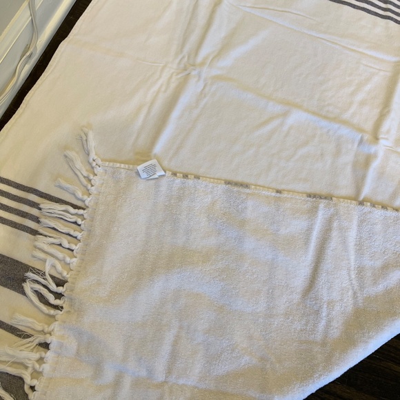 Serena and Lily Beach Towel / Blanket - Picture 5 of 5